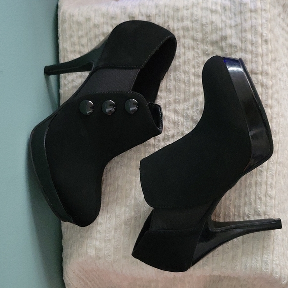 UNLISTED (KENNETH COLE)~ Heeled Shoe, Black, 6 - Picture 5 of 8